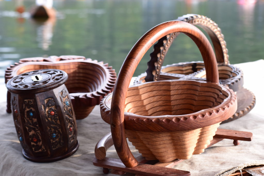 Some beautiful things to buy while floating in Dal Lake