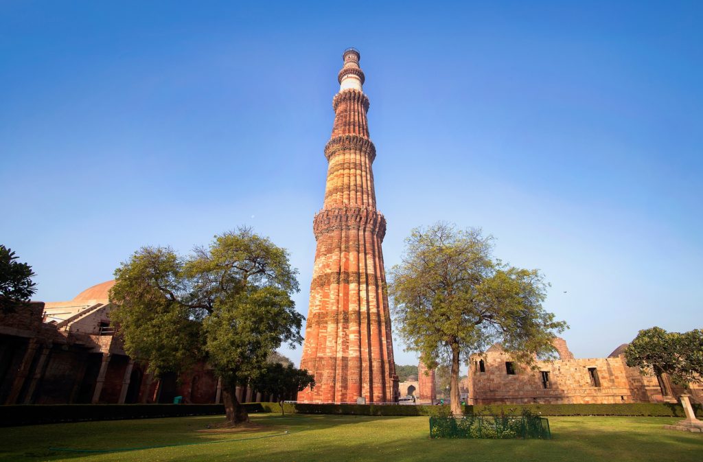 Qutub minar, Delhi one of the places for Delhi Sighseeing